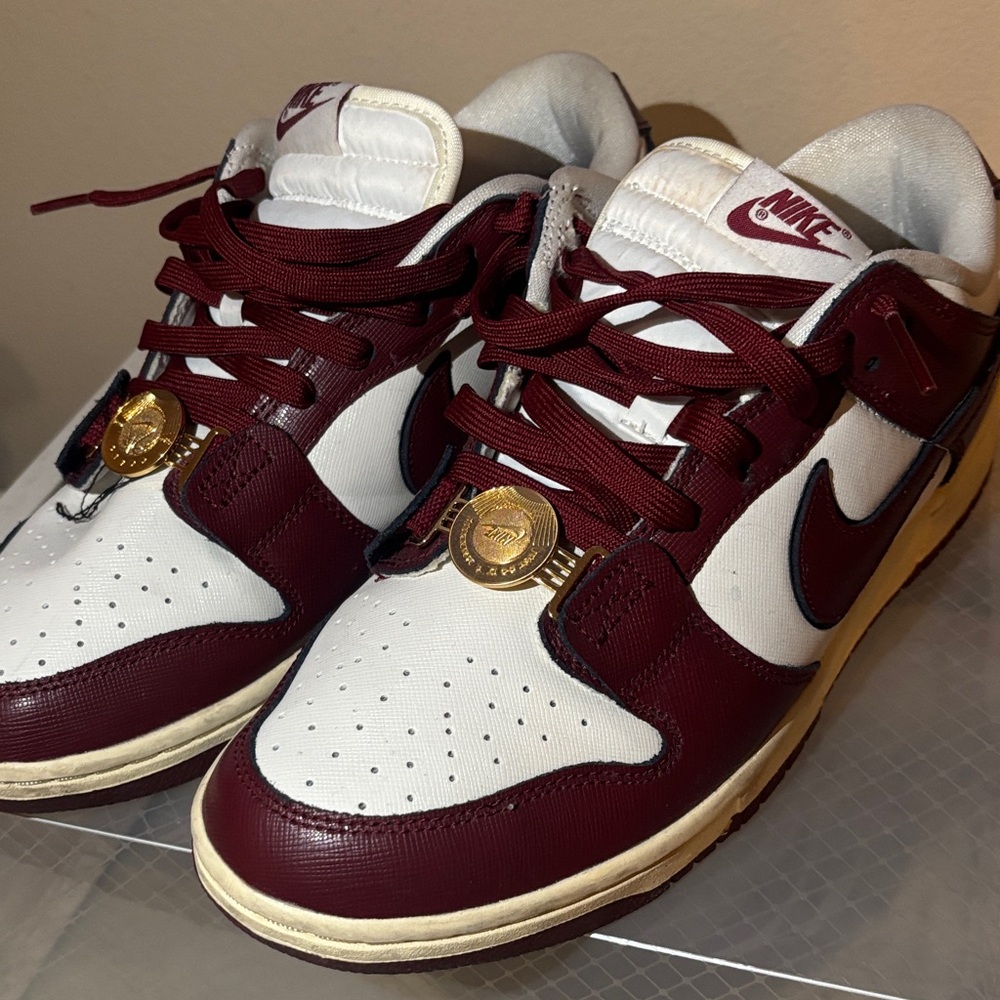 Nike Men’s Low-Top Sneakers – White & Burgundy